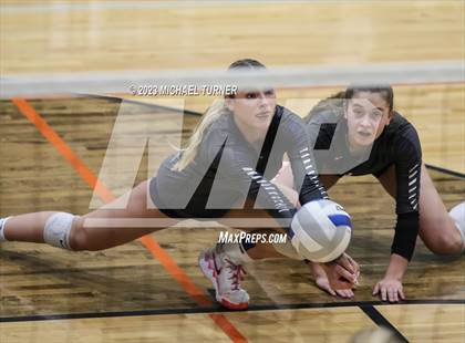 Thumbnail 3 in Lakeland vs Skyview (IHSAA 4A Quarter Final) photogallery.