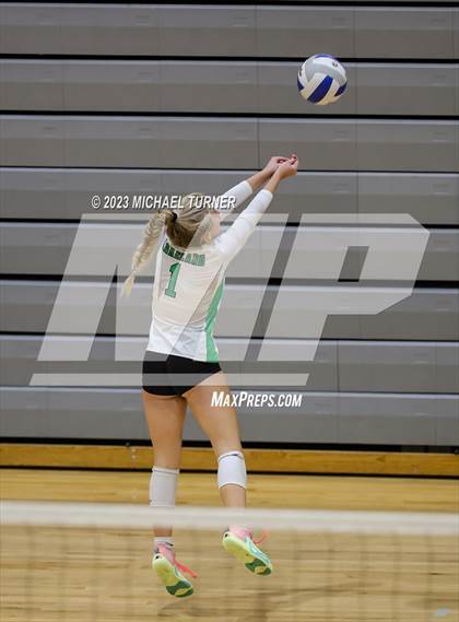 Thumbnail 1 in Lakeland vs Skyview (IHSAA 4A Quarter Final) photogallery.