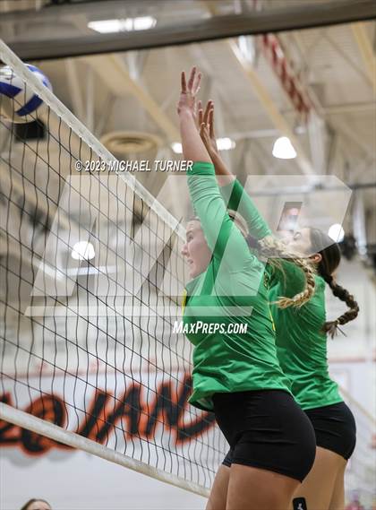 Thumbnail 3 in Lakeland vs Skyview (IHSAA 4A Quarter Final) photogallery.