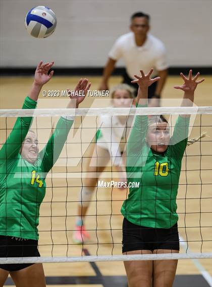 Thumbnail 2 in Lakeland vs Skyview (IHSAA 4A Quarter Final) photogallery.
