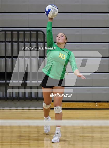 Thumbnail 1 in Lakeland vs Skyview (IHSAA 4A Quarter Final) photogallery.