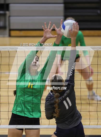 Thumbnail 2 in Lakeland vs Skyview (IHSAA 4A Quarter Final) photogallery.