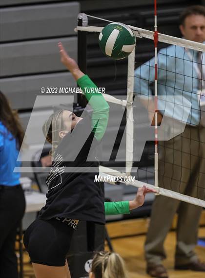 Thumbnail 3 in Lakeland vs Skyview (IHSAA 4A Quarter Final) photogallery.
