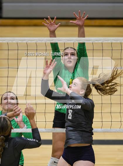 Thumbnail 1 in Lakeland vs Skyview (IHSAA 4A Quarter Final) photogallery.
