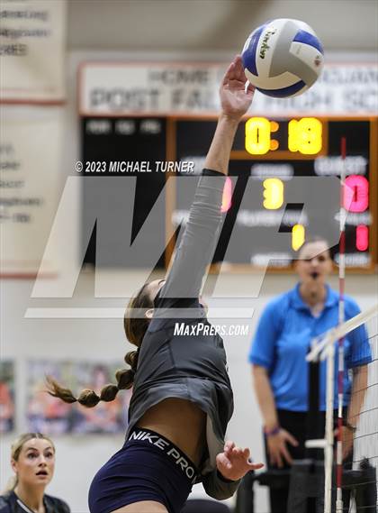 Thumbnail 1 in Lakeland vs Skyview (IHSAA 4A Quarter Final) photogallery.
