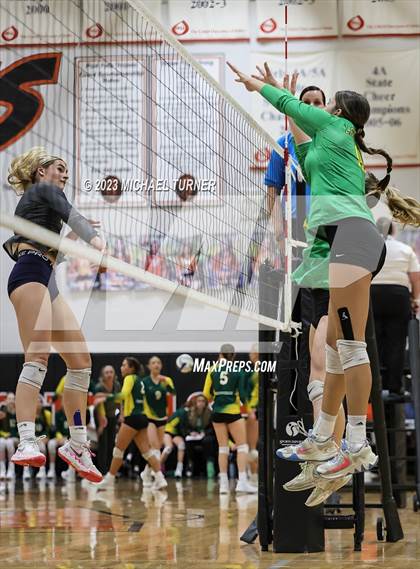 Thumbnail 3 in Lakeland vs Skyview (IHSAA 4A Quarter Final) photogallery.