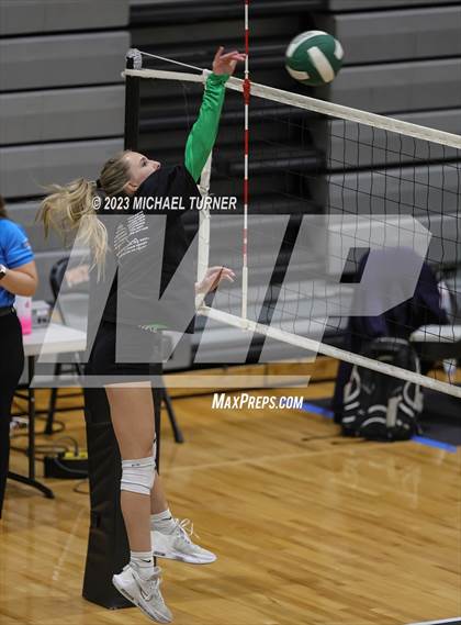 Thumbnail 2 in Lakeland vs Skyview (IHSAA 4A Quarter Final) photogallery.