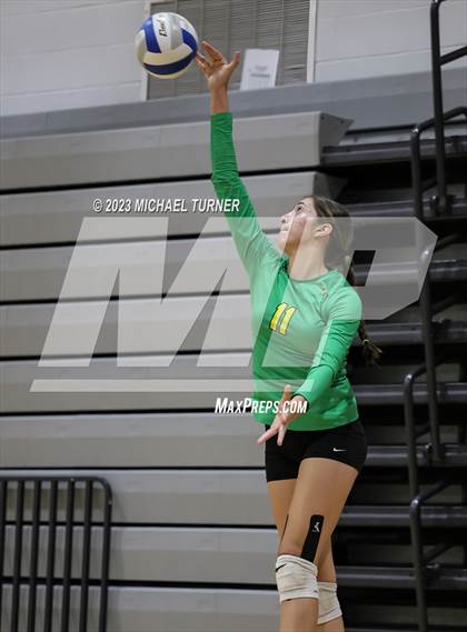 Thumbnail 3 in Lakeland vs Skyview (IHSAA 4A Quarter Final) photogallery.