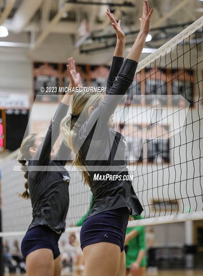 Thumbnail 3 in Lakeland vs Skyview (IHSAA 4A Quarter Final) photogallery.