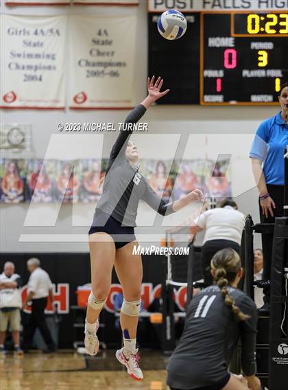 Thumbnail 3 in Lakeland vs Skyview (IHSAA 4A Quarter Final) photogallery.