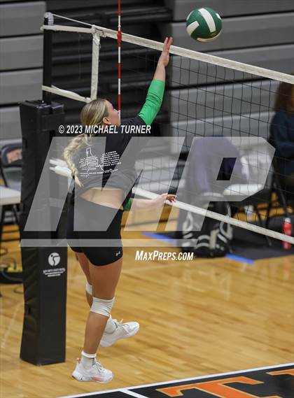 Thumbnail 1 in Lakeland vs Skyview (IHSAA 4A Quarter Final) photogallery.