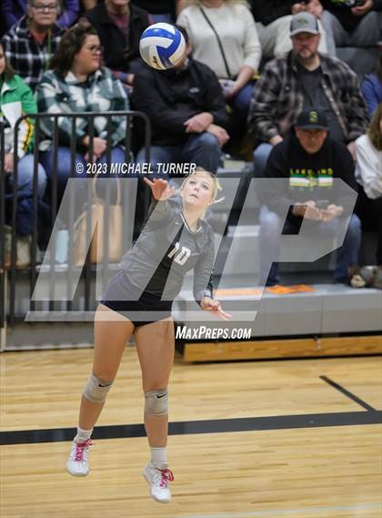 Thumbnail 3 in Lakeland vs Skyview (IHSAA 4A Quarter Final) photogallery.