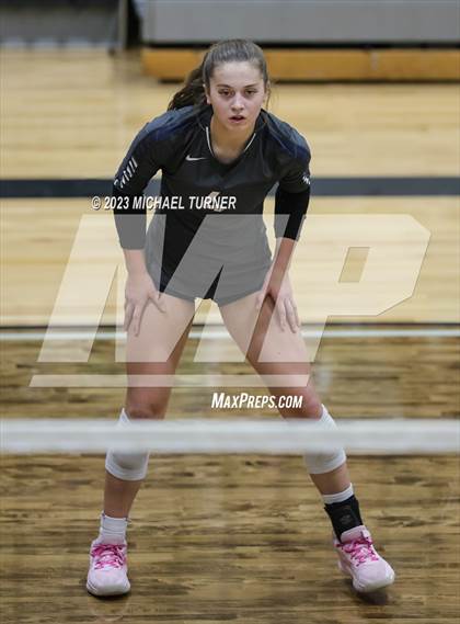 Thumbnail 3 in Lakeland vs Skyview (IHSAA 4A Quarter Final) photogallery.