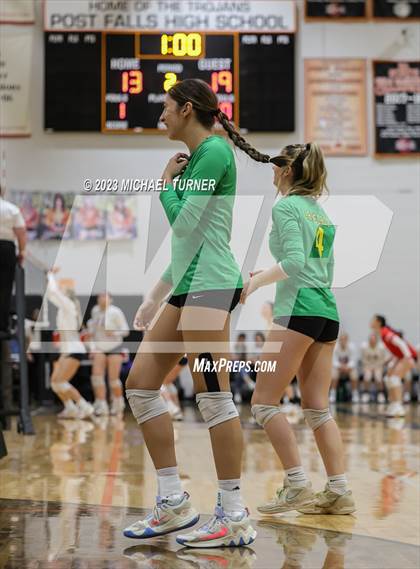 Thumbnail 3 in Lakeland vs Skyview (IHSAA 4A Quarter Final) photogallery.