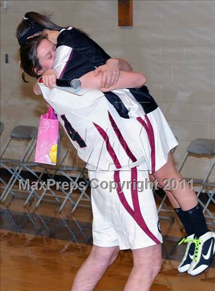 Thumbnail 1 in Linden Hall School for Girls vs. Lancaster Country Day photogallery.