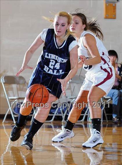 Thumbnail 1 in Linden Hall School for Girls vs. Lancaster Country Day photogallery.