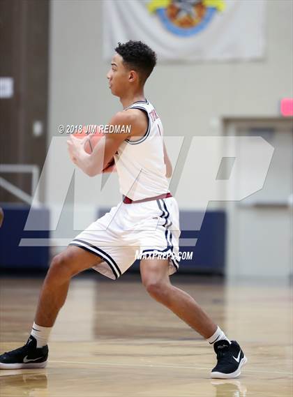 Thumbnail 2 in Fort Bend Elkins vs Tompkins (McDonald's Texas Invitational) photogallery.