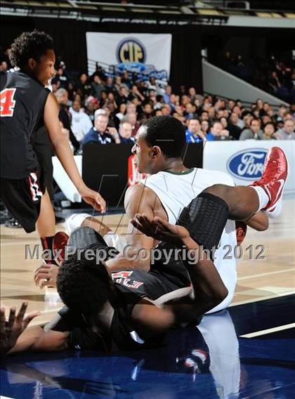 Thumbnail 3 in Etiwanda vs. Long Beach Poly (CIF SS D1AA Semifinal) photogallery.