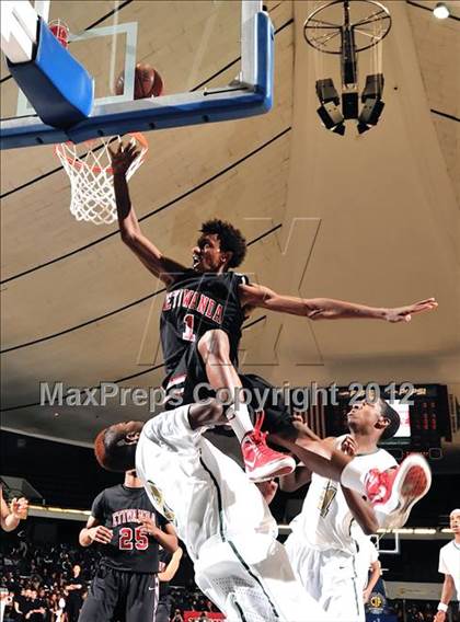 Thumbnail 3 in Etiwanda vs. Long Beach Poly (CIF SS D1AA Semifinal) photogallery.