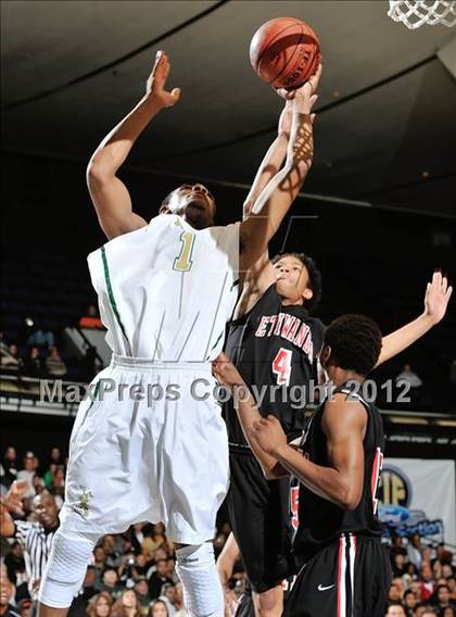 Thumbnail 3 in Etiwanda vs. Long Beach Poly (CIF SS D1AA Semifinal) photogallery.