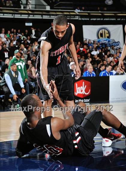 Thumbnail 2 in Etiwanda vs. Long Beach Poly (CIF SS D1AA Semifinal) photogallery.