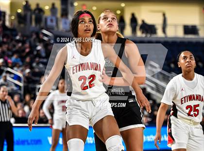 Thumbnail 3 in Sierra Canyon vs. Etiwanda (CIF SS Open DIV Championship) photogallery.