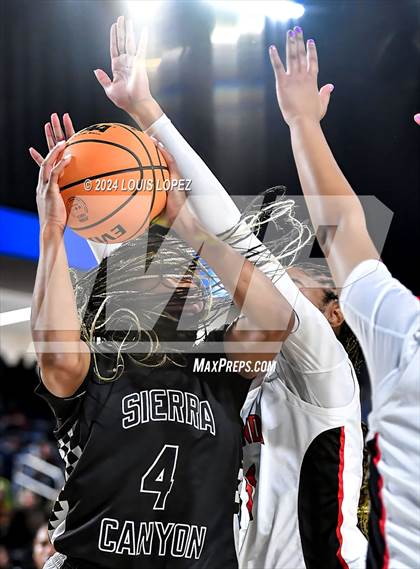 Thumbnail 3 in Sierra Canyon vs. Etiwanda (CIF SS Open DIV Championship) photogallery.
