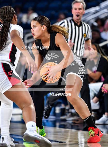 Thumbnail 1 in Sierra Canyon vs. Etiwanda (CIF SS Open DIV Championship) photogallery.