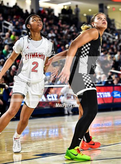 Thumbnail 1 in Sierra Canyon vs. Etiwanda (CIF SS Open DIV Championship) photogallery.