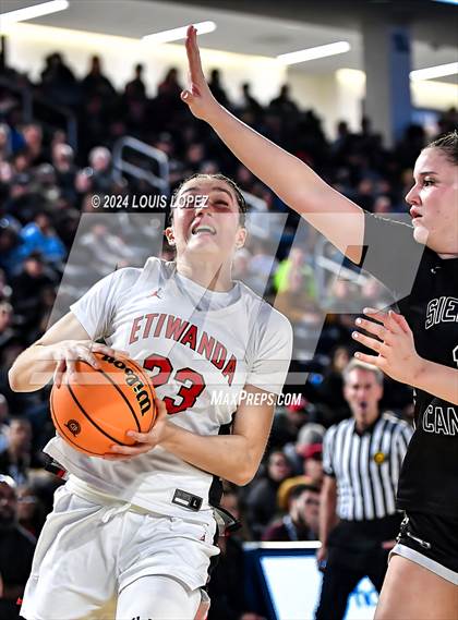 Thumbnail 3 in Sierra Canyon vs. Etiwanda (CIF SS Open DIV Championship) photogallery.