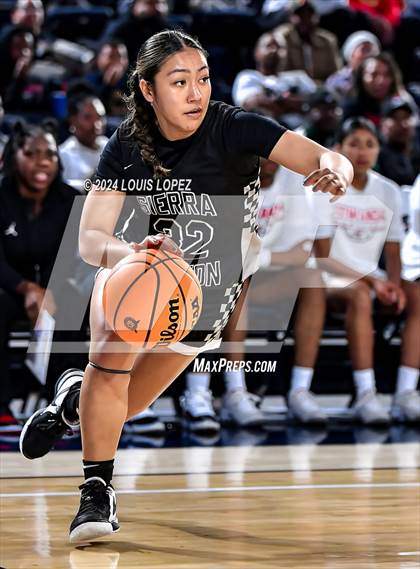 Thumbnail 1 in Sierra Canyon vs. Etiwanda (CIF SS Open DIV Championship) photogallery.
