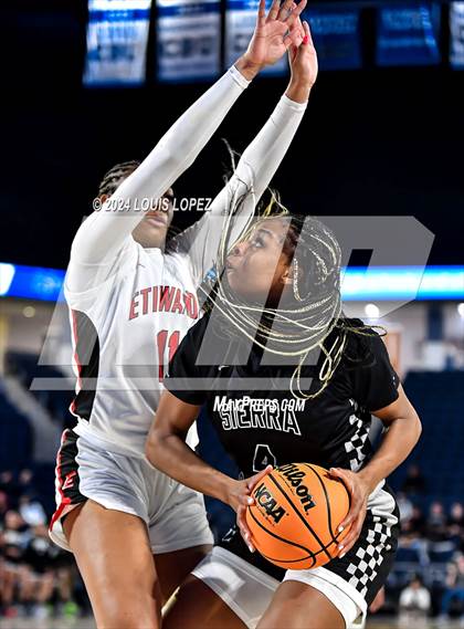Thumbnail 1 in Sierra Canyon vs. Etiwanda (CIF SS Open DIV Championship) photogallery.