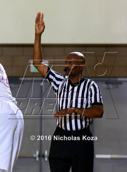 Thumbnail 3 in Serra vs. Calabasas (MLK Day Showdown) photogallery.