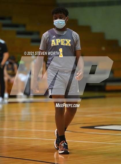 Thumbnail 3 in Apex @ Southeast Raleigh photogallery.