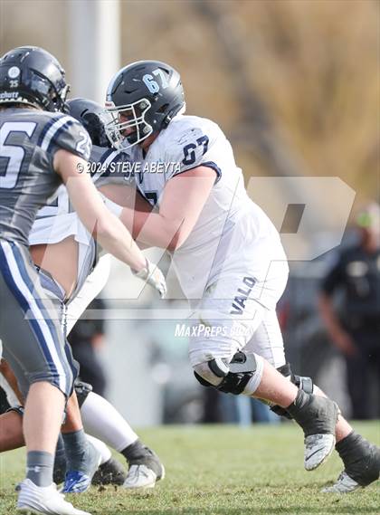 Thumbnail 3 in Valor Christian vs. Columbine (CHSAA 5A Quarterfinals) photogallery.