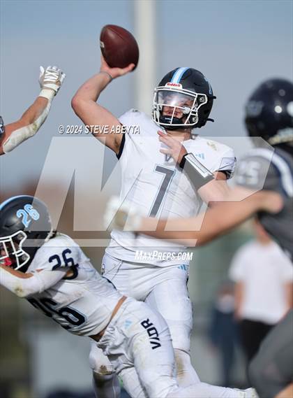 Thumbnail 2 in Valor Christian vs. Columbine (CHSAA 5A Quarterfinals) photogallery.