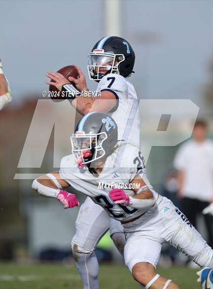 Thumbnail 1 in Valor Christian vs. Columbine (CHSAA 5A Quarterfinals) photogallery.
