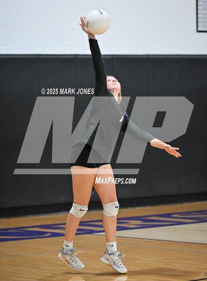 Thumbnail 1 in JV: Northwest Christian vs. Benjamin Franklin photogallery.