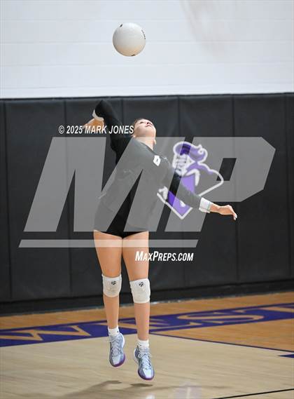 Thumbnail 1 in JV: Northwest Christian vs. Benjamin Franklin photogallery.