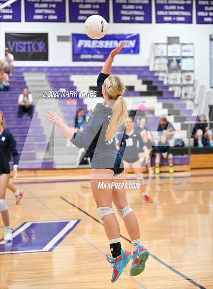 Thumbnail 3 in JV: Northwest Christian vs. Benjamin Franklin photogallery.