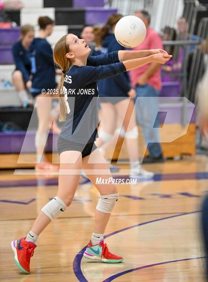 Thumbnail 3 in JV: Northwest Christian vs. Benjamin Franklin photogallery.