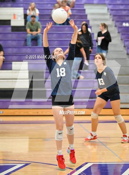 Thumbnail 1 in JV: Northwest Christian vs. Benjamin Franklin photogallery.