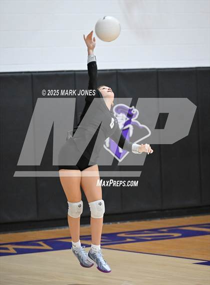 Thumbnail 2 in JV: Northwest Christian vs. Benjamin Franklin photogallery.