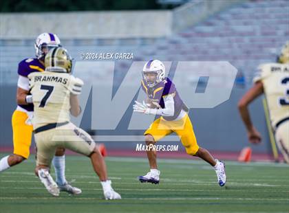 Thumbnail 1 in King @ Brackenridge photogallery.