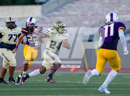 Thumbnail 3 in King @ Brackenridge photogallery.