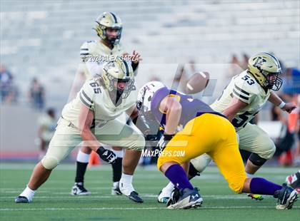 Thumbnail 3 in King @ Brackenridge photogallery.