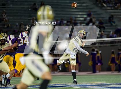 Thumbnail 1 in King @ Brackenridge photogallery.