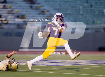 Thumbnail 3 in King @ Brackenridge photogallery.