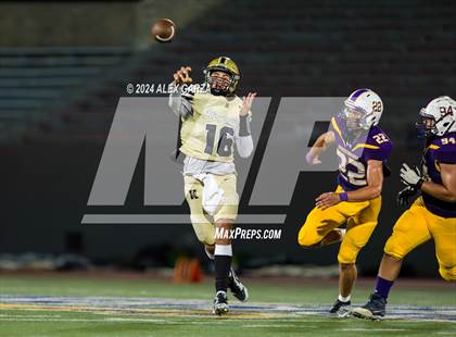 Thumbnail 2 in King @ Brackenridge photogallery.