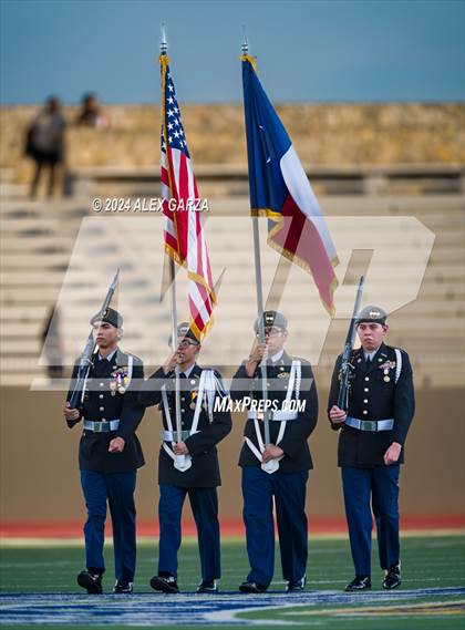 Thumbnail 2 in King @ Brackenridge photogallery.